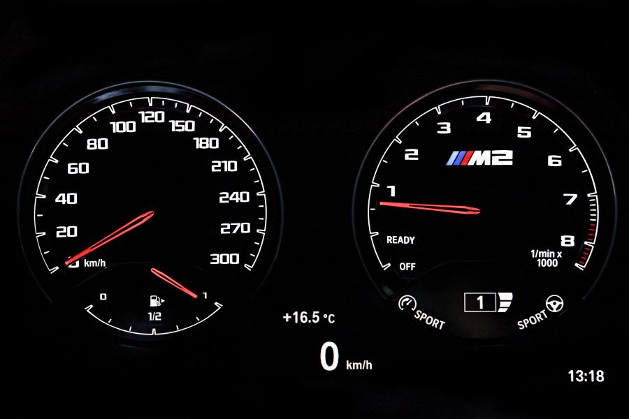 Панель приборов BMW M2 Competition (F87) 2018 года  (WW) (фото 26 из 160)